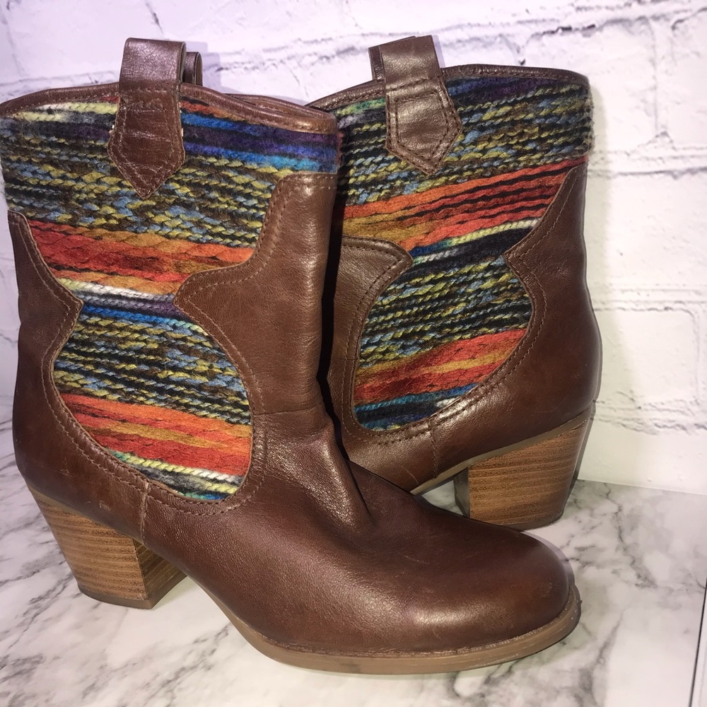 Bandolino Zamen Boot Size 8.5. Cognac Orange Multi